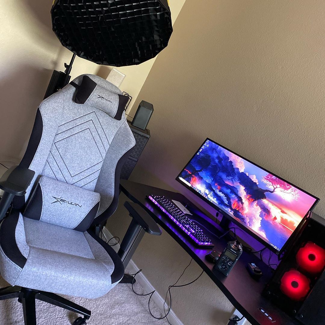 EwinRacing's tweet photo. That moment you've all been waiting for....

Our #softweave fabric is back in stock!  📣🥳
Grabs yours while you can!
🇺🇸 https://t.co/9aQiXqYVa8
🇬🇧 https://t.co/qSaw02q0RG https://t.co/bZd3zMh8xL