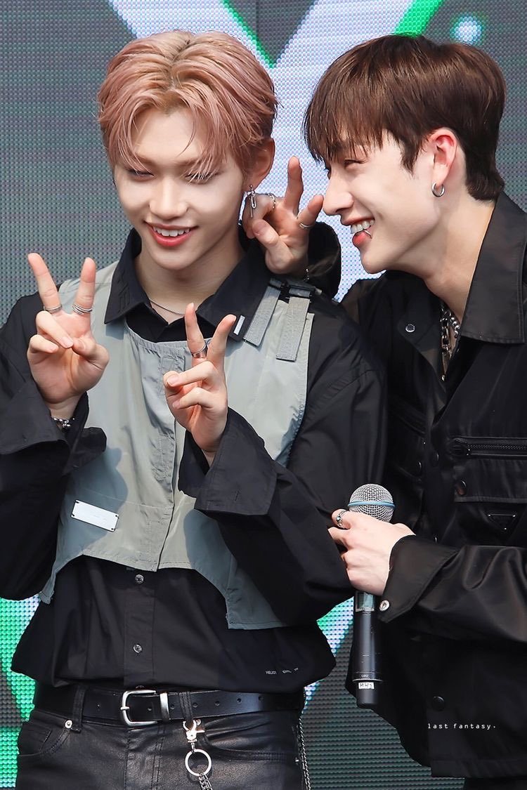 a thread of chan looking at felix like he’s his whole world