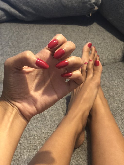 I&rsquo;ve felt so unattractive these past few months. So I decided to do something about it and got a mani<a href="/tag/chaturbate"class="tags"><span>#chaturbate</span></a>