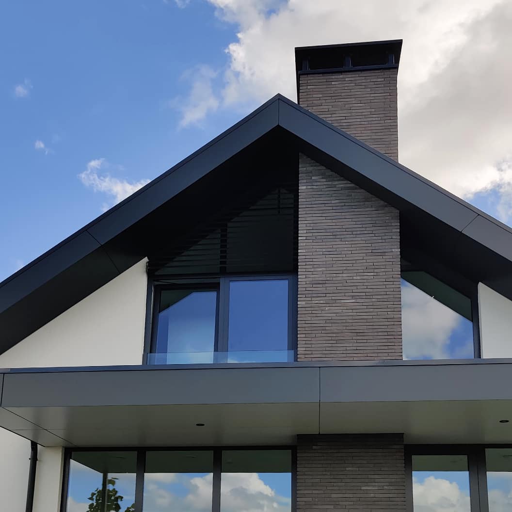 VeruzkaAgorrea's tweet photo. Afgelopen week de enthousiaste bewoners van deze nieuwbouw villa bezocht. Hoe mooi is het om te horen van onze opdrachtgevers hoe  blij ze zijn met het resultaat.

#ALarchitecten #gerealiseerdproject #nieuwbouw #droomhuis #vrijstaandewoning #villa #alarchitectuur https://t.co/4tLJzQz2Mi
