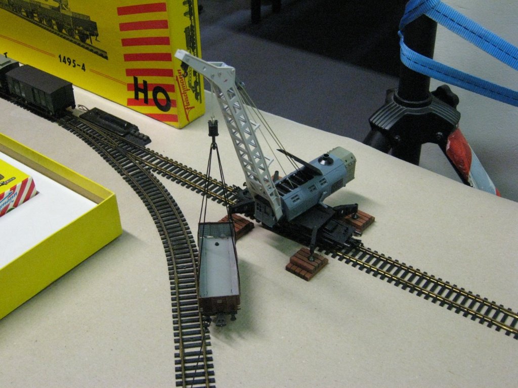 Herr_Filmkorn's tweet photo. Sadly no exhibition of my historic #Fleischmann crane from the 1950ies and other stuff in 2020 due #Covid_19 hopefully next year.
Sadly I cannot put up the 90T #Krupp #Ardelt crane at home cause it's to big even in rolling set up its nearly 2m #modeltrain #ho #1to87 #vintage https://t.co/0T15Jq0ytC