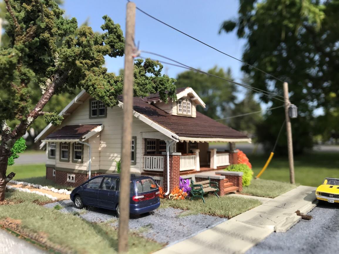 ScaleModelHomes's tweet photo. My 1928 Sears Vallonia kit house in a #HOscale #modeltrains now available at https://t.co/i9cDfxuzJk https://t.co/bVPDlAxgVr