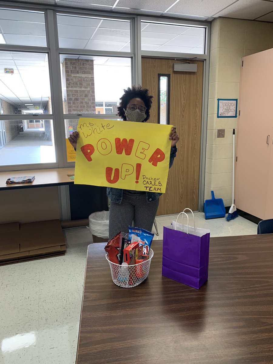 MelitraMorris's tweet photo. Parker’s CARES Team would like to congratulate Ms. White for receiving the Virtual Teacher of the Week award. Thank you for all that you do for our scholars. Way to power up! #ParkerCARES @ParkerESAldine #Power2Win @ArtishaHolmes @tlwashington82 @TwianaCollier https://t.co/13Bx5PPAhm