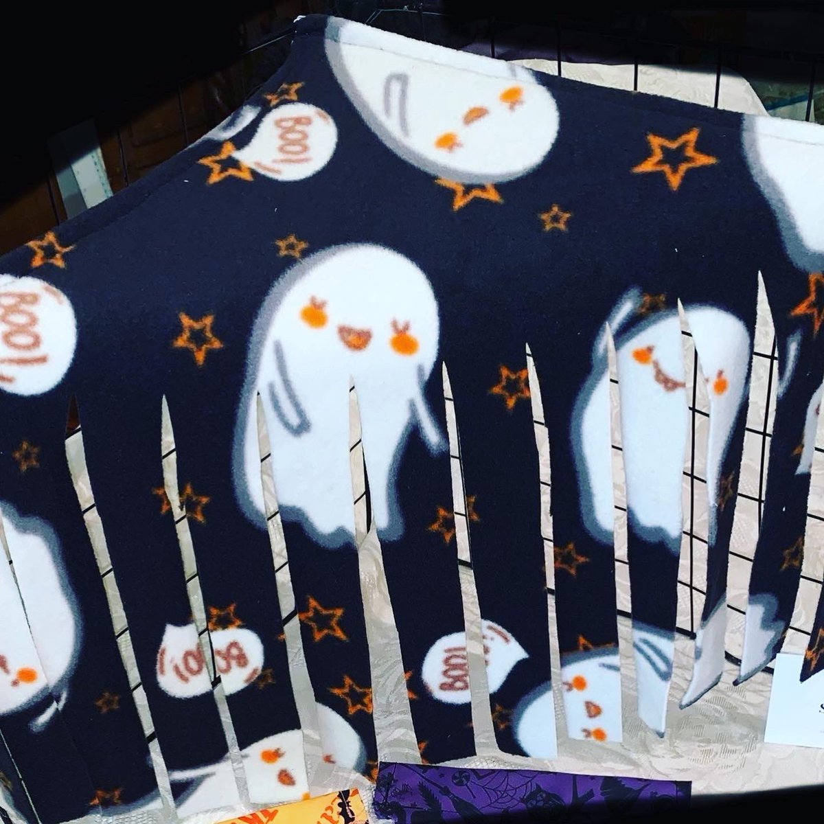 SnugglePets's tweet image. Today’s order ready to go out. It’s all Halloween at the moment. Why not get your furbabies involved too!  Dog &amp;amp; cat bandana/neckerchiefs &amp;amp; piggy corner jungle hideys. 👻🎃🎃
@TheGoodDogGuide    @gpigwheekly   @FreeFurFun