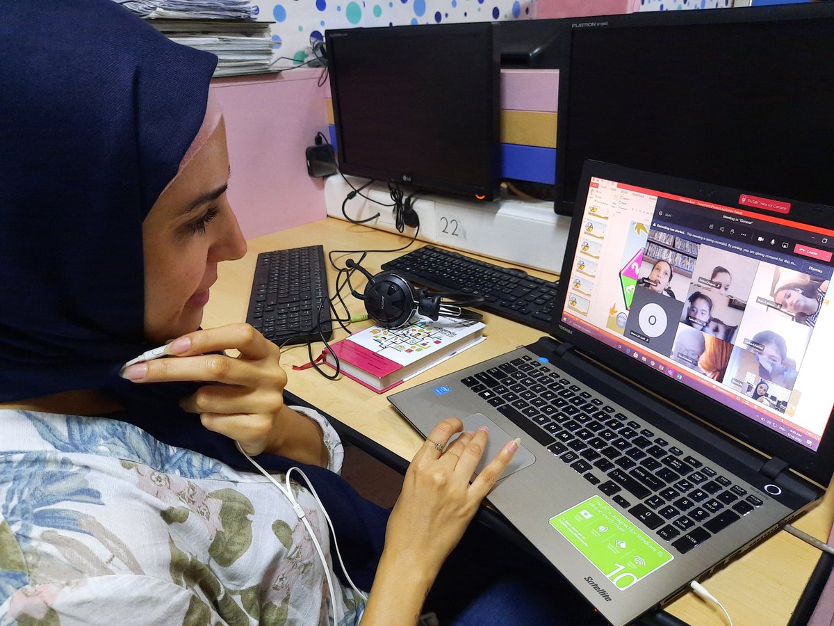 ClaraMouaddam's tweet photo. And here we are starting a new year with a "New Normal" 🤩
No matter what challenges await us, we can do it 💪
#RemoteTeaching #Covid_19 #survivingthepandemic #ChallengeAccepted #ApartButConnected #teacherpower #MicrosoftTeams @MakAishaSchool https://t.co/1YoH8yy4e4