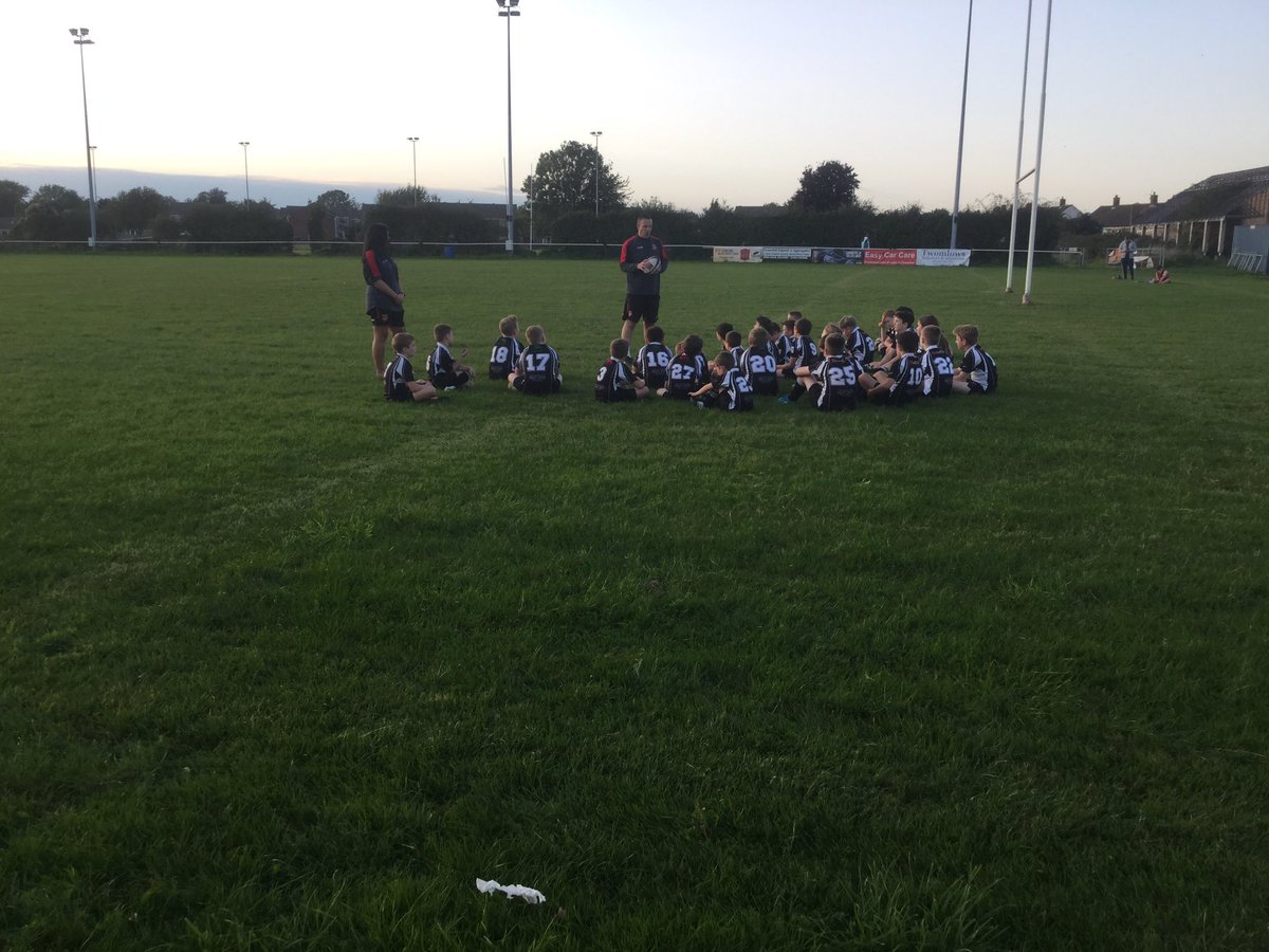 turner_han's tweet photo. Perfect evening for a training session with @DRA_Community at @ChepstowRFC_MJ tonight 🏉🏴󠁧󠁢󠁷󠁬󠁳󠁿 #rugby #dragons https://t.co/wgIQDv9dYA