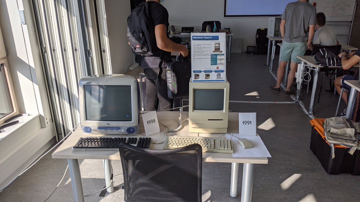 bapixels's tweet photo. Clap de fin pour cette 1ere journée de cours @intech_sud @intechinfo @VilleDesSables #NUMERIMER on a sorti l'arsenal matériel pour édulcorer l'histoire de l'#informatique ;) et ça a l'air d'avoir plu :) #Macintosh #Amiga600 #PalmIII #PPC640 #Vendee https://t.co/D36FqEgocr