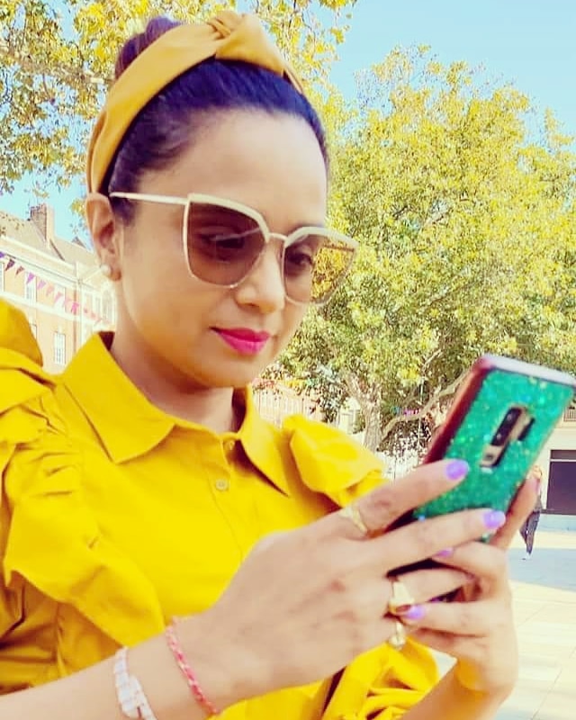 DimpsSanghani's tweet photo. I don't do fashion 
😊😉💖
#fashion #london🇬🇧 #dimpssanghani #instamood #instaphoto #love #selflove  #india #sunshine #MondayMotivation #Covid_19  #2020Vision https://t.co/6dFOjX2RNA