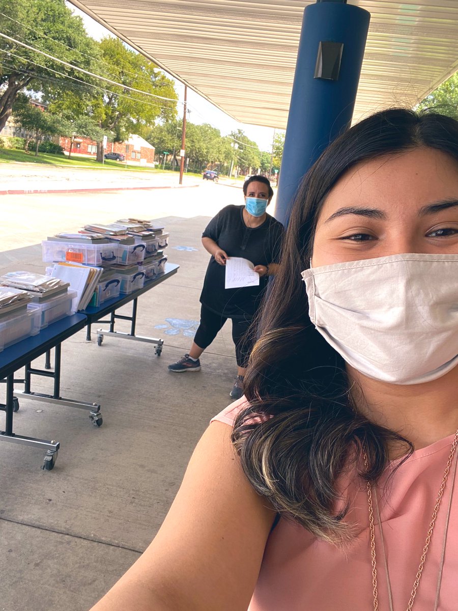 mscastillo105's tweet photo. 3rd grade! Come get your Learning Kits! @iInstructIrving Thank you so much for putting these kits together for our students! @IrvingISD @JHaleyBulldogs #3rdgradestrong https://t.co/9MWISq494m