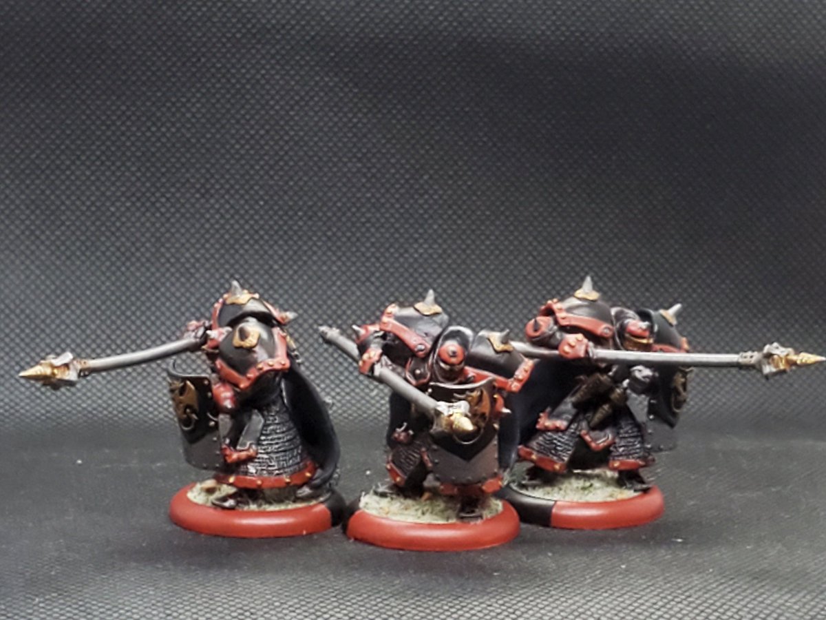 empryme's tweet photo. Cause I couldn't fit them all in, here are the close-ups of my Black Dragon #IronFangs for #MiniatureMonday. https://t.co/trKvI2potH