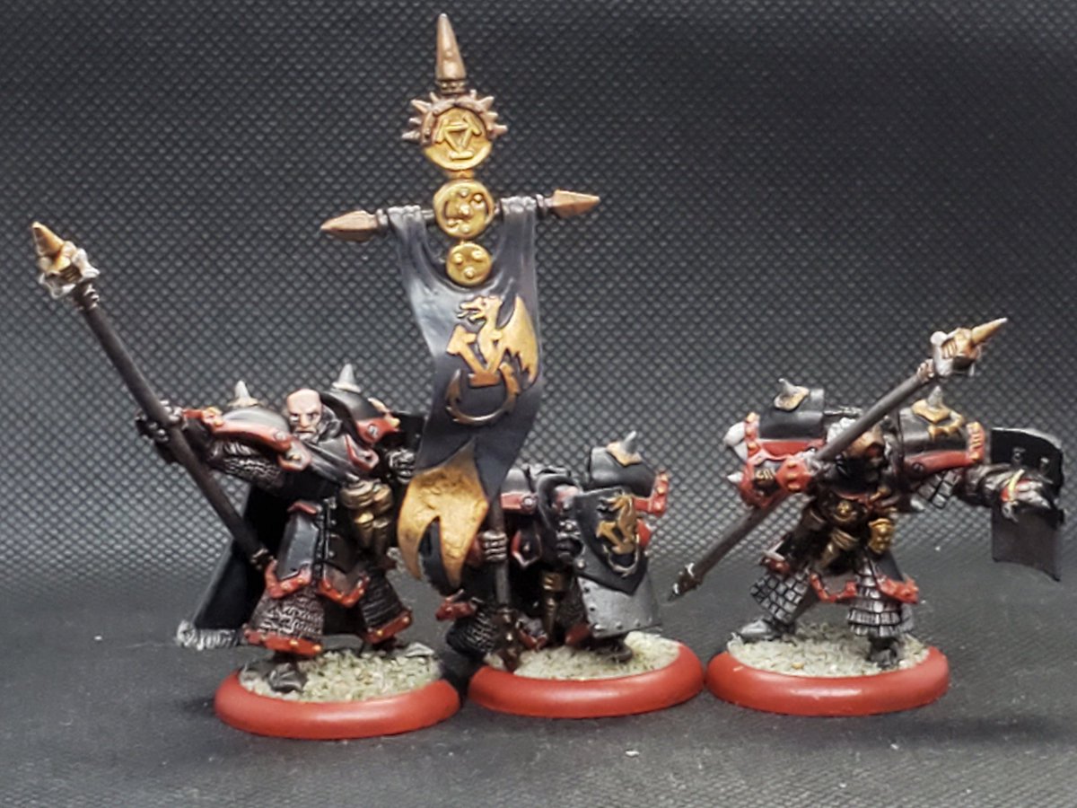 empryme's tweet photo. Cause I couldn't fit them all in, here are the close-ups of my Black Dragon #IronFangs for #MiniatureMonday. https://t.co/trKvI2potH