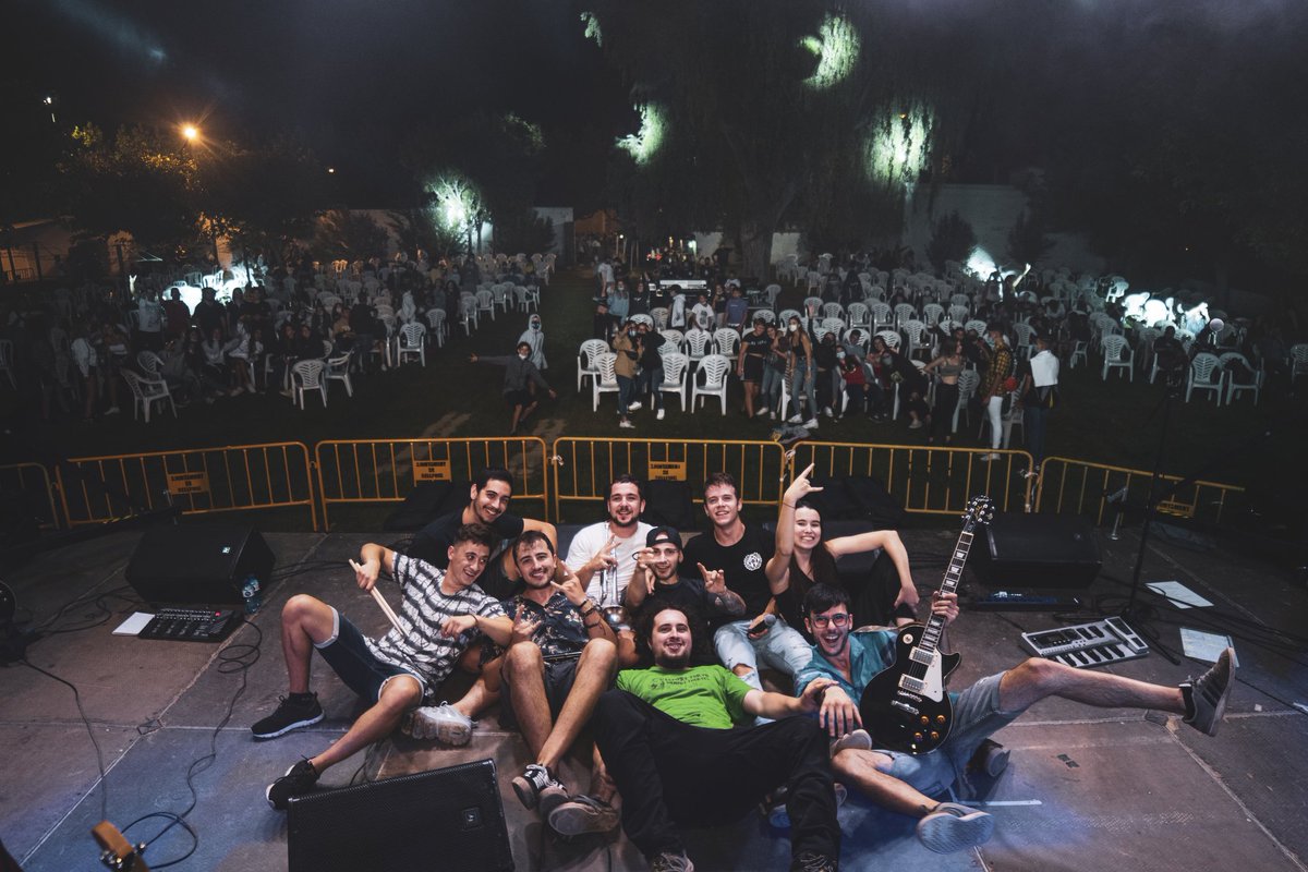 bredda_oficial's tweet photo. 🔥INCOMBUSTIBLE BELLPUIG!

Moltíssimes gràcies a @ajuntamentdebellpuig un cop més per confiar amb nosaltres, a @boteymusica i tota l'organització per fer-ho possible, i a tothom que va apropar-se!✨

Com sempre, captures espectaculars del nostre @peppmarco ! 📸

Seguim! 🚐💨 https://t.co/nEAmX59sB7