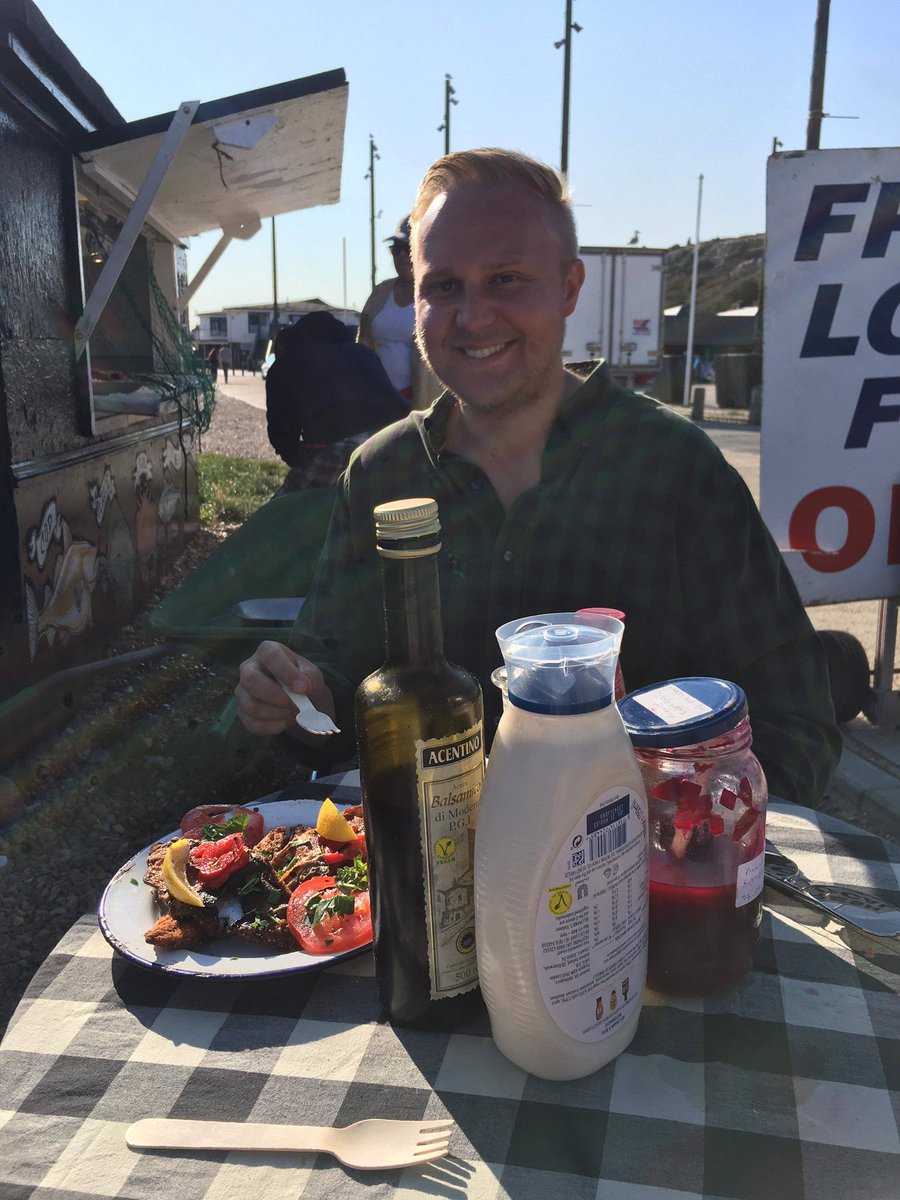 BaconBoy1989's tweet photo. Yesterday, we visited #ObiesFishHut, #OldHastings Ward, for a delicious afternoon treat of fresh #Mackerel, cooked by celebrity #FrancisMagee. #Fish #Hastings. https://t.co/6ihj1gGTzv