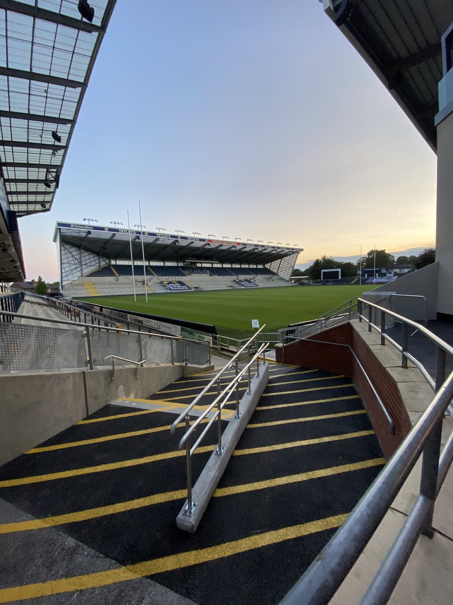 oxensportsuk's tweet photo. 2021 @leedsrhinos Home Shirt launch video ✅ #createnewhistory https://t.co/X1sEnI3DCW