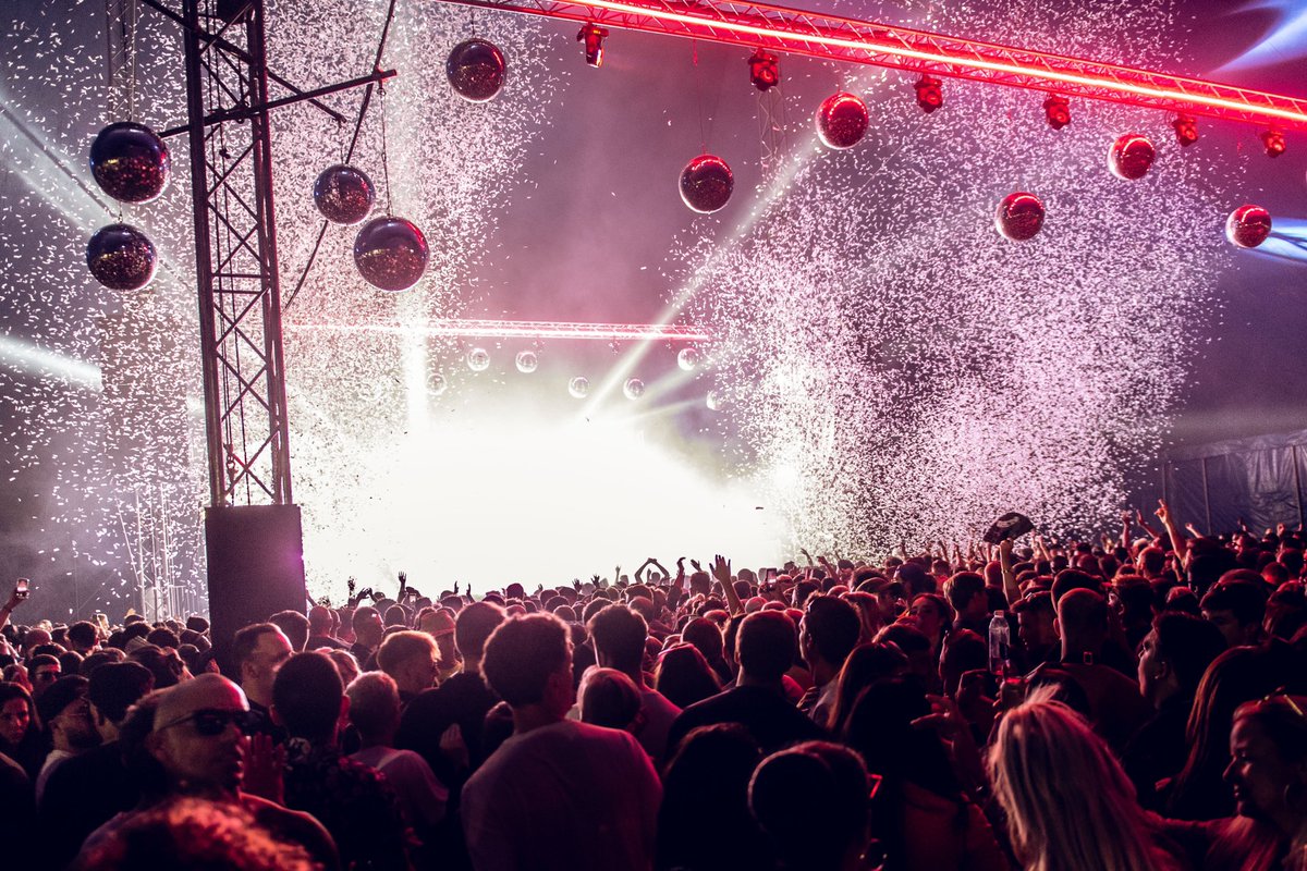 PurpleDiscoM's tweet photo. One year ago today ☺️ @DefectedRecords #defectedlondonfstvl 🕺🏽 https://t.co/hXUjc371f2