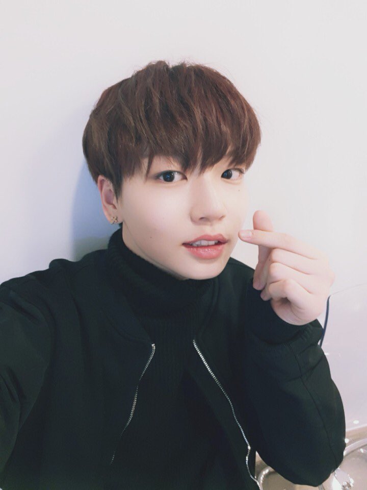 SamantaXYZ's tweet photo. El miércoles tiene que salir la foto de Kijung sino seré un mar de lágrimas 😭😭😭😭😭😭😭😭😭🙏 https://t.co/mfAcTsHBsA