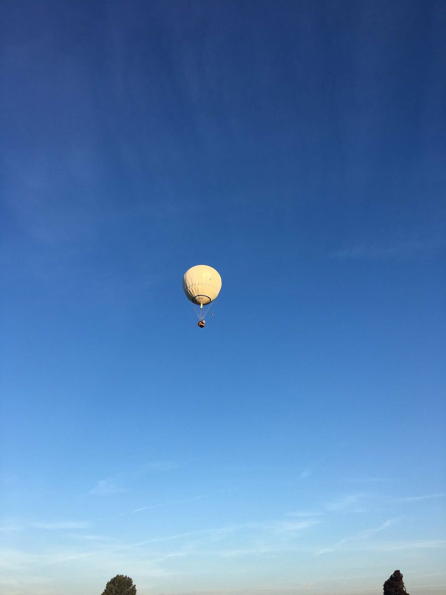 upballooning's tweet photo. @WaterstofNet @TOTALnl @InterregVLANED Lijkt me een mooie oplossing om een H2 gasballon mee te vullen.. Kunnen we geen project starten? @WaterstofNet https://t.co/c4VywrfAto