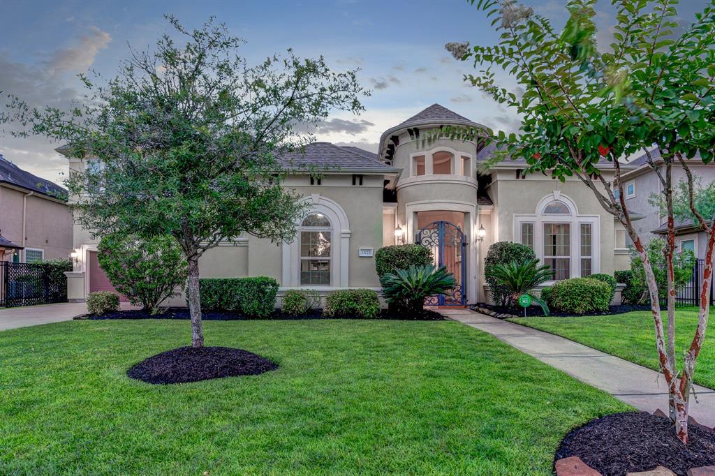 HouPortfolio's tweet photo. Magnificent master-planned community home in #HumbleTX! https://t.co/yt1P92hNhn
#PortfolioRealEstate #luxurylifestyle #luxuryrealestate #luxuryhomes #houstonrealestate #houstonrealtors #houstontexas #homesforsale #househunting #kellerwilliams https://t.co/7ctVYFqLsl