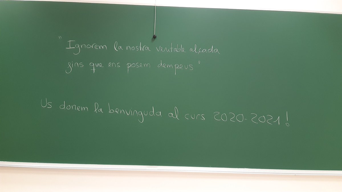 BastonsMontse's tweet photo. Després de 6 mesos, tenia ganes de guix i pissarra (@educaciocat)!
Malgrat #mascaretes, #hidrogels i distàncies, és un luxe i un goig tornar a l'#escola compartint #versos d'#EmilyDickinson, parlant d'#Antígona i recomanant #llibres (@GemmaPasqual @mireia_calafell @CarlotaGurt). https://t.co/KhzVarg2je
