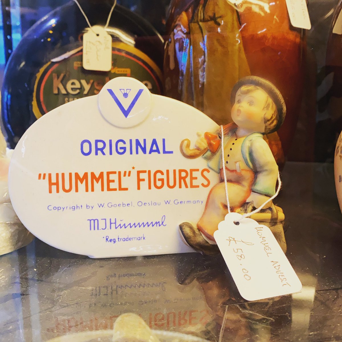 astraantiques's tweet photo. Have a lovely evening all #hummel #hummelfigures #hummel #goebell #westgerman #astraantiquescentre #hemswell #lincolnshire https://t.co/5CjRqfYZIu