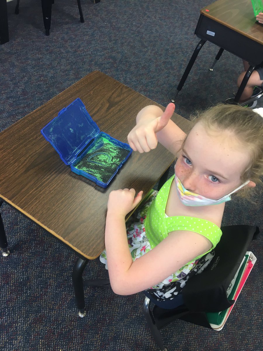 MrsAtleeK's tweet photo. Mrs. Atlee’s A Team had a great multi-sensory Monday learning about the letter Dd! #OrtinGillingham #PhonicsFirst  #wearereaders https://t.co/5YOC8Vrydm