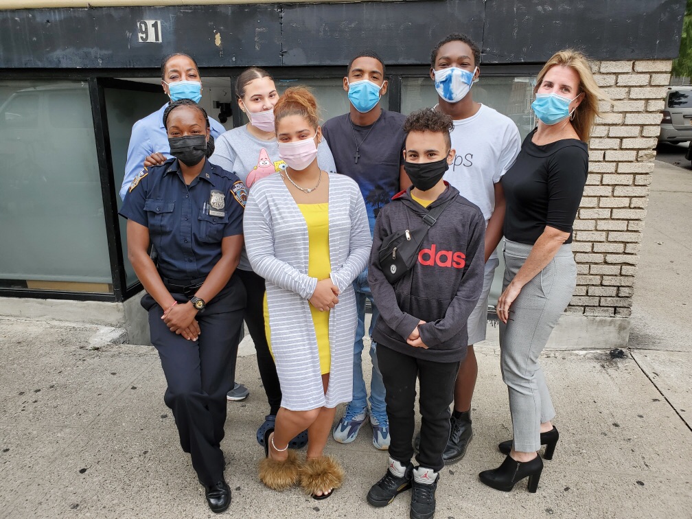 NYPD42Pct's tweet photo. Judge Waterman and Judge Perry took the time out to encourage #Post2042 to become whatever they want to be in life! Thank you 🙏 for taking the time to impart into our youth. #SharedResponsibility @NYPDCommAffairs @NYPDPBBronx https://t.co/NcHwoi8HU1