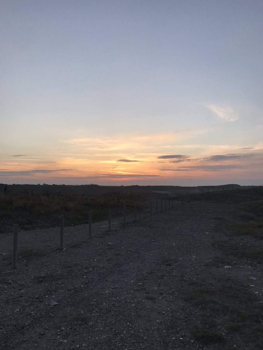 AngHemsley's tweet photo. Beautiful sky #skychasing #Wellbeing #cycling #MindfulMonday lol https://t.co/ghpHPctZRB