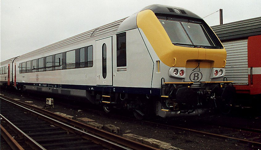 Belgium - the Belgian royal family uses a converted first class SNCB coach with armchairs. Very effective and comfortable. Perfect for the minor royalty of a small western European country.