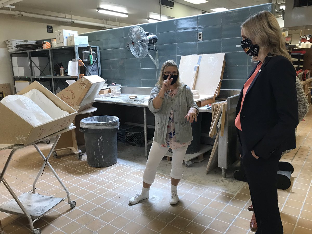 TEIS_TN's tweet photo. Thank you to the folks at the @DIDD_TN Seating &amp; Positioning Clinic in Nashville! We are so excited to share this WONDERFUL resource w/ TEIS families! 👨🏽‍🦽👩🏿‍🦼 https://t.co/H0msAGTS7A