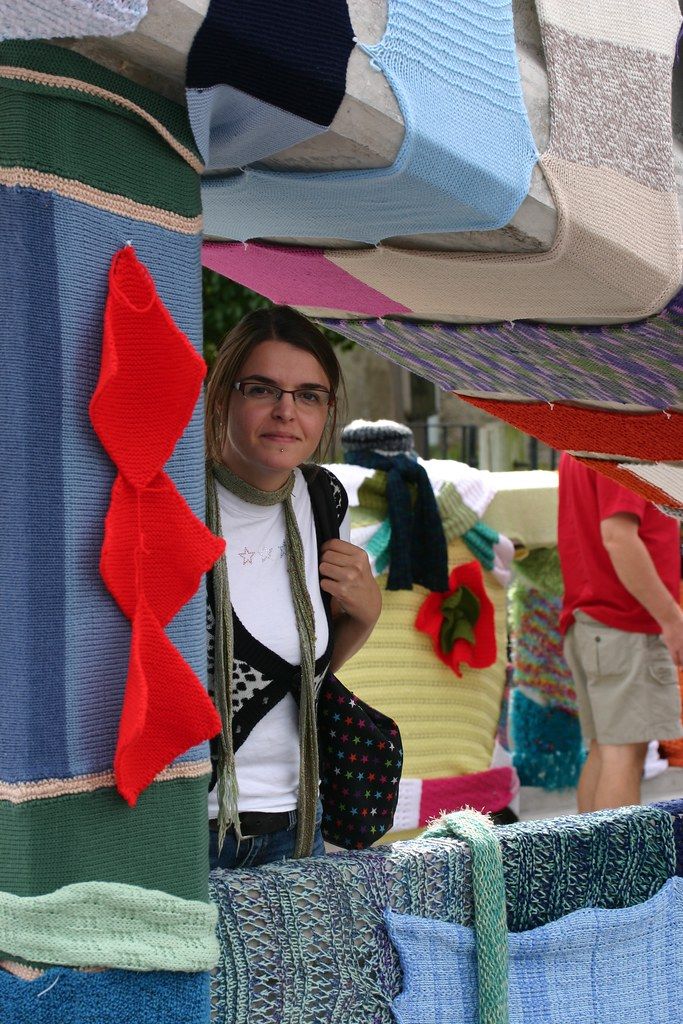 knithacker's tweet image. KNIT CamBRIDGE Project - Sue Sturdy Yarn Bombed a Bridge! 👉 buff.ly/2BUctla #knit #knitting #handmade #diy #yarnbomb #streetart #communityart