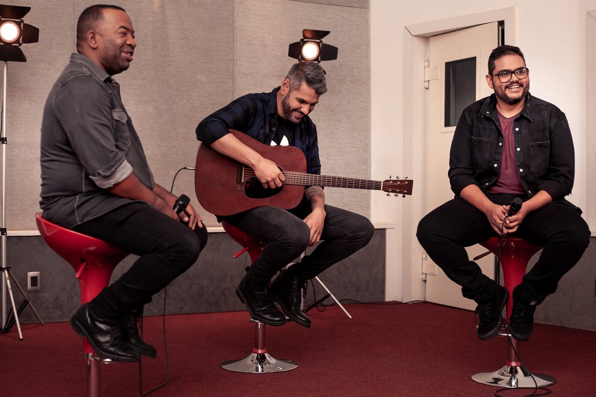 Aquela resenha! 🎧 Ouça a canção "Fala Deus" feat. Luiz Arcanjo. Clique neste link 👉 youtube.com/watch?v=z4Q0al… <a href="/RAFAELNOVARINE/">RAFAEL NOVARINE</a>