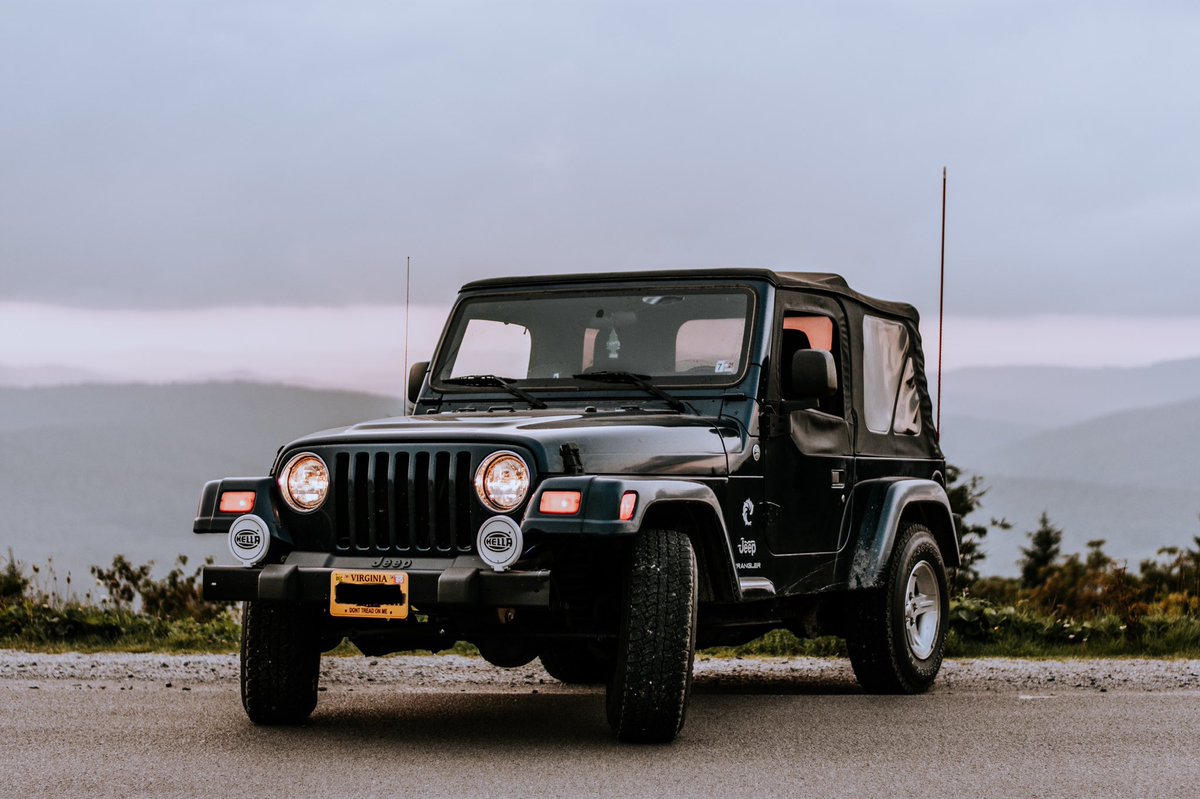 KingSethington's tweet photo. Jeeps make West Virginia views better. 🔥 https://t.co/LFccRUK9Ne