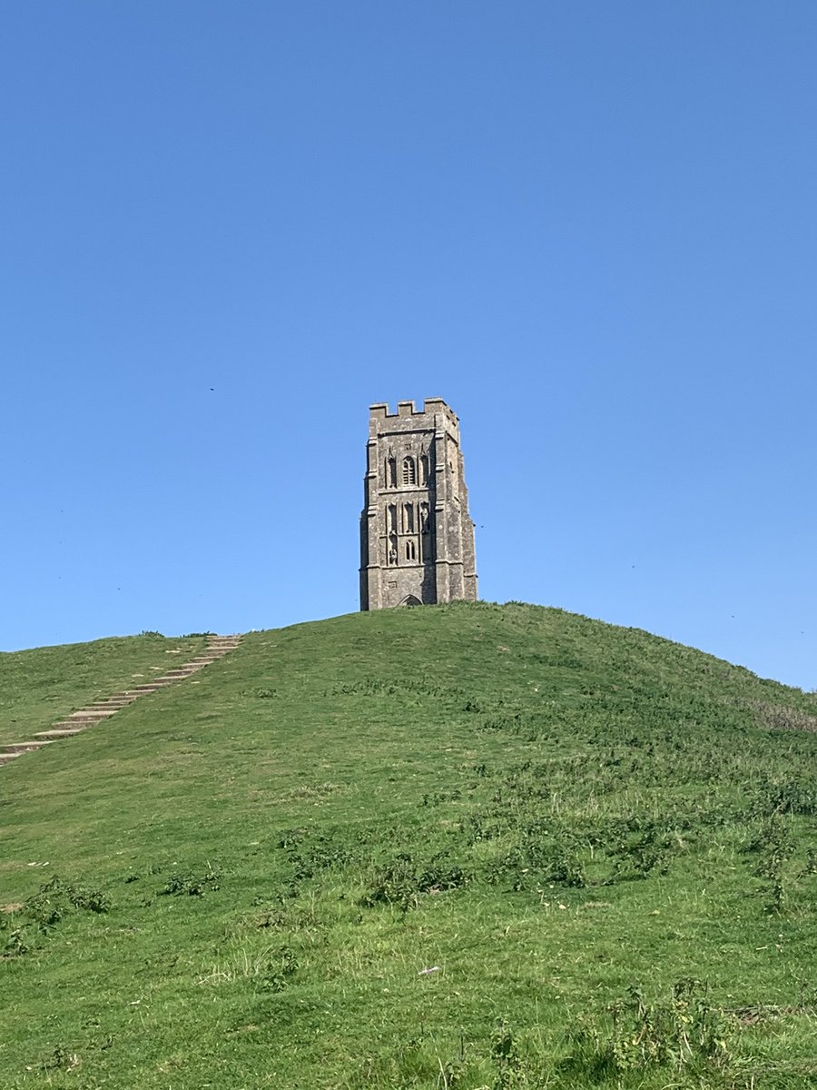 tracyaharper's tweet photo. Stunning views today at Glastonbury Tor with @anitajcurtis another great @nationaltrust site completed 🌞#NationalTrust https://t.co/55UlMjgkHn