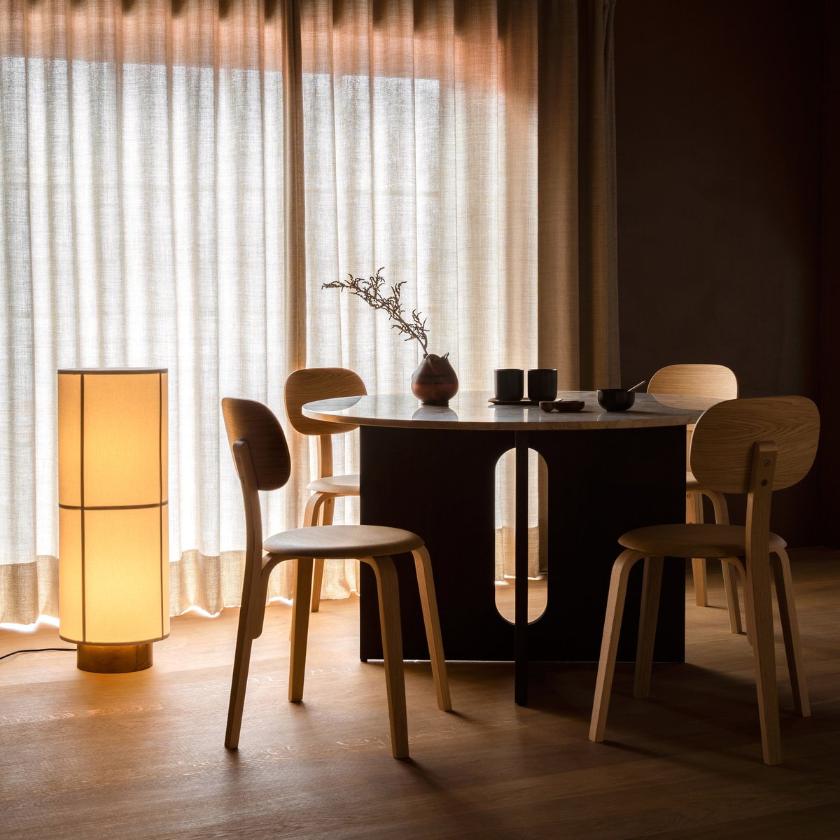 Danish_Designs's tweet photo. So much new from Menu. Featured here: Hashira Floor Lamp, Androgyne Dining Table, Afteroom Dining Chair Plus in a wood base and New Norm dinnerware. Explore all of Menu:https://t.co/rF4dQ2A3wR
Brand: Menu
#menuspace #menuworld #interiordesign #scandinaviandesign #softminimalism https://t.co/AqiqHi3Tju