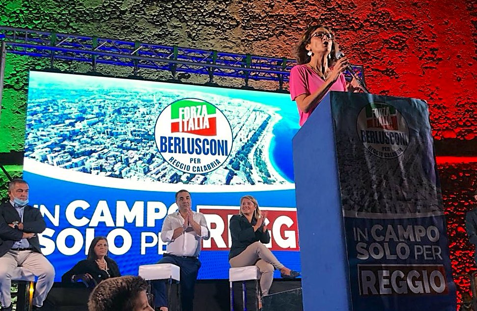 tripodimaria's tweet photo. Da un’#Entusiasmante e #Gremita 📍#PiazzaCastello parte la riscossa di #ReggioCalabria! @forza_italia sarà all’altezza della sfida e #protagonista per la #Vittoria di #NinoMinicuciSindaco!
#CentrodestraUnito🇮🇹
#MinicuciSindacoDelFare! https://t.co/QkypqnMxrI