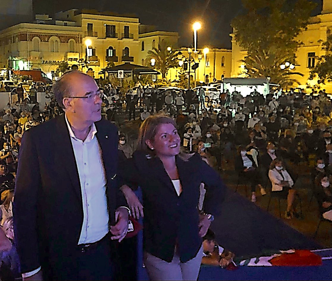 tripodimaria's tweet photo. Da un’#Entusiasmante e #Gremita 📍#PiazzaCastello parte la riscossa di #ReggioCalabria! @forza_italia sarà all’altezza della sfida e #protagonista per la #Vittoria di #NinoMinicuciSindaco!
#CentrodestraUnito🇮🇹
#MinicuciSindacoDelFare! https://t.co/QkypqnMxrI