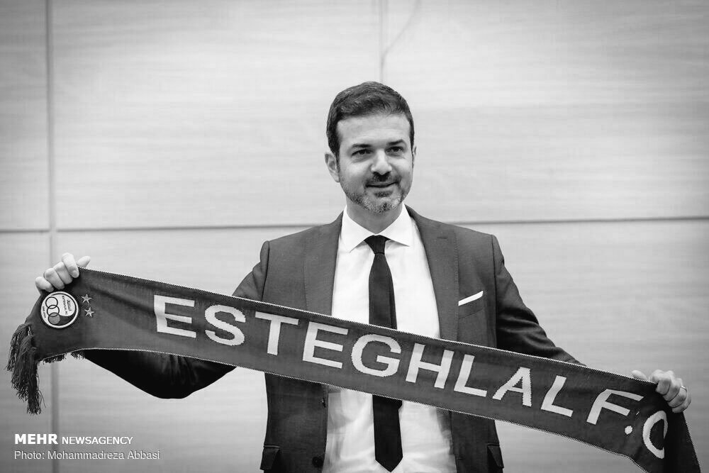 tssevdaa's tweet photo. کامنت گذاشتیم،تجمع کردیم،هشتگ زدیم، 
ماه هامنتظردیدن تیتر(استراباردیگرسرمربی استقلال شد)موندیم،توجه نکردید،اشک و بغض کساییکه استقلال زندگیشونه ندید گرفتید،ولی مابازم ناامیدنشدیم:)
برای ما نه،اینباربه خاطر شرف و انسانیتی که خیلی وقته تو وجودتون مرده...
#استراماچونی_را_برگردانید :) https://t.co/TGI0hCMfa9