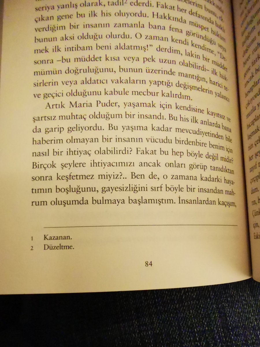 cansrdrgl's tweet photo. "Ben de, o zamana kadarki hayatımın boşluğunu, gayesizliğini sırf böyle bir insandan mahrum oluşumda bulmaya başlamıştım. "
#kürkmantolumadonna
#sabahattinali
#mariapuder https://t.co/Vio44D7pIM