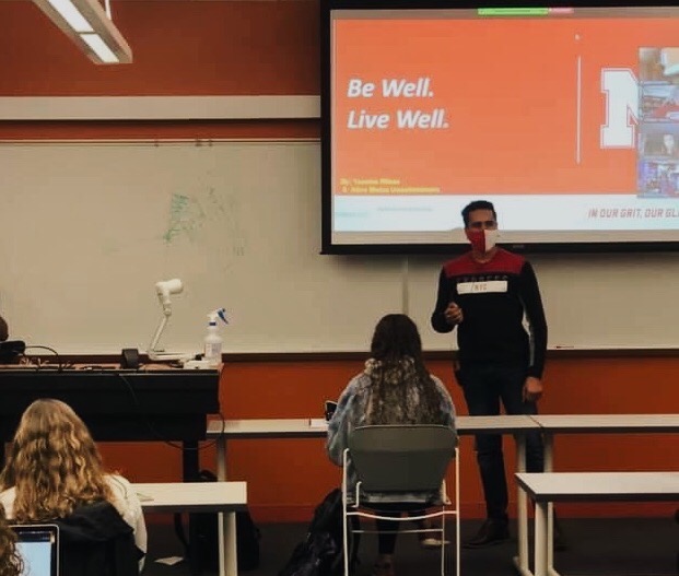 unltlte's tweet photo. We can all use some coaching and a focus on well being just about now.
But no worries, here we have TLTE Grad student &amp; wellbeing coach Max Yassine presenting to Teacher Academy scholars!
#weloveourgrads #grad #graduatestudent #wellness #wellbeing #coaching #lessworries #yes! https://t.co/IGWVAKWfqx