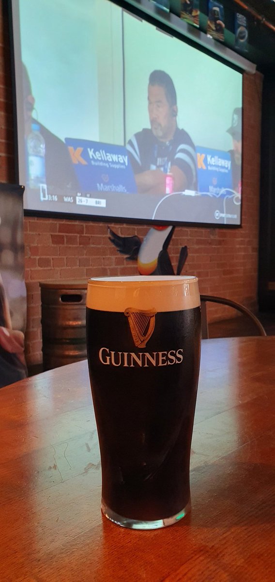 ColinDSearle's tweet photo. @TheStandOffExe #TweetWhatYouEat The only sustenance needed is a nice healthy pint of the Black Stuff @GuinnessIreland with your direct pipeline to Dublin. #EatingIsCheating #WatchingRugby #Guinness 😉🙂 https://t.co/5hOdHnt0S4