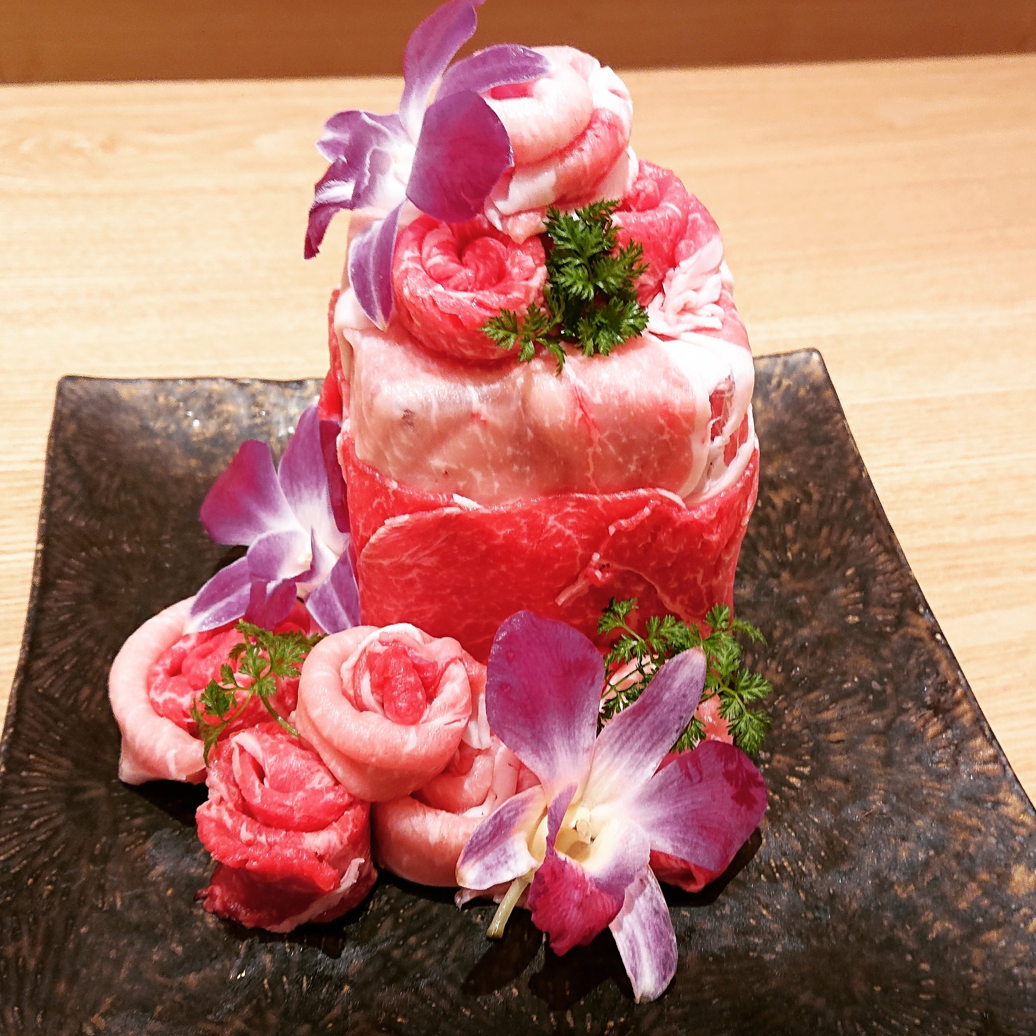 おもき離れ 銀座店 しゃぶしゃぶ記念日コース 肉ケーキ デザートプレート 1ドリンク付です 大切な記念日のお祝いに 全室 個室でごゆっくりお過ごしいただけます 店舗情報 おもき離れ 住所 東京都中央区銀座5 8 9 Bino銀座 4階 Tel 03 3569 3530 東京