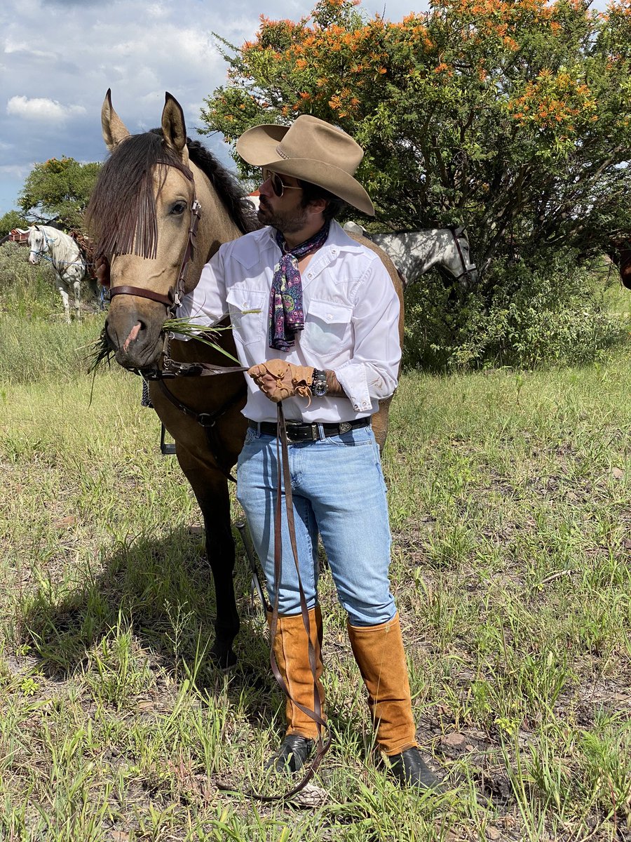 GMGildardo's tweet photo. G⅁ Soy mexicano. Del campo. Cabalgar por México me llena el corazón y me alimenta el alma ¡Viva México! G⅁ 🇲🇽 #GG #AlPensarEnTi #Alpensarenmexico #vivamexico #mariachi #tepa https://t.co/EHKrXgfDCT