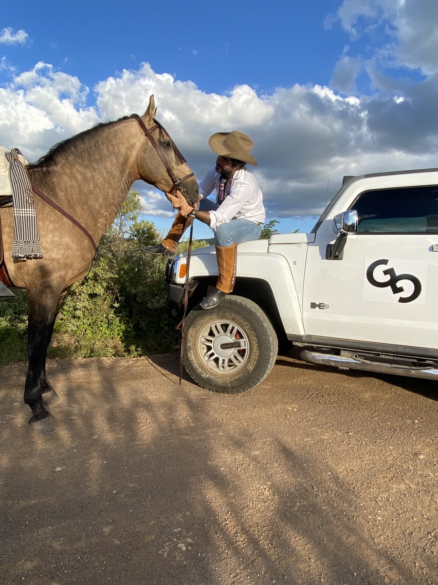 GMGildardo's tweet photo. G⅁ Soy mexicano. Del campo. Cabalgar por México me llena el corazón y me alimenta el alma ¡Viva México! G⅁ 🇲🇽 #GG #AlPensarEnTi #Alpensarenmexico #vivamexico #mariachi #tepa https://t.co/EHKrXgfDCT