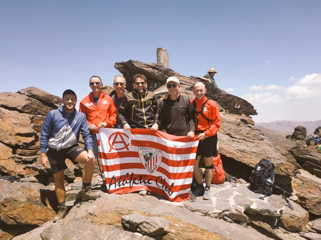 Leonesdebeda's tweet photo. El @AthleticClub en la cima del pico más alto de la Península ... El Mulhacen, entre ellos dos Leones de Úbeda y algún futurible 😜.
Inmediatamente Grandes!!!

Buenas noches Leones/as.

@athletic_eus #AthleticClub https://t.co/Vgd2RdNI1B