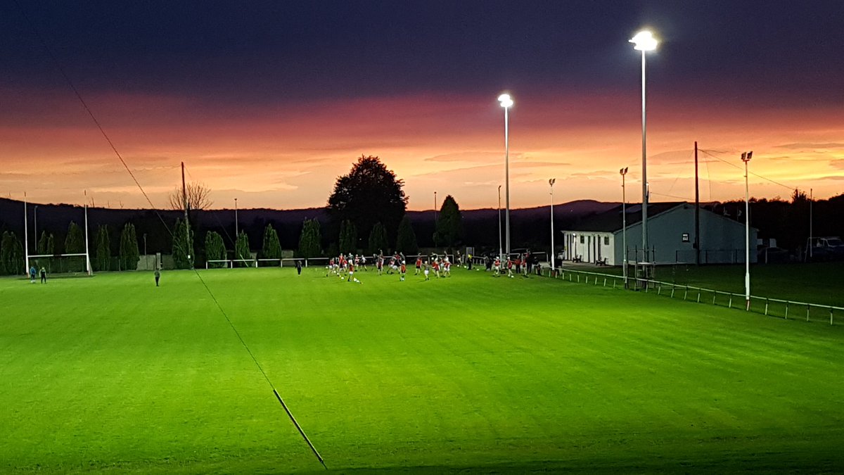 Dun_Bleisce's tweet photo. Red sky and Red Jerseys as Doon train for the County Final. #UPDOON https://t.co/v7Xkkc4aQJ