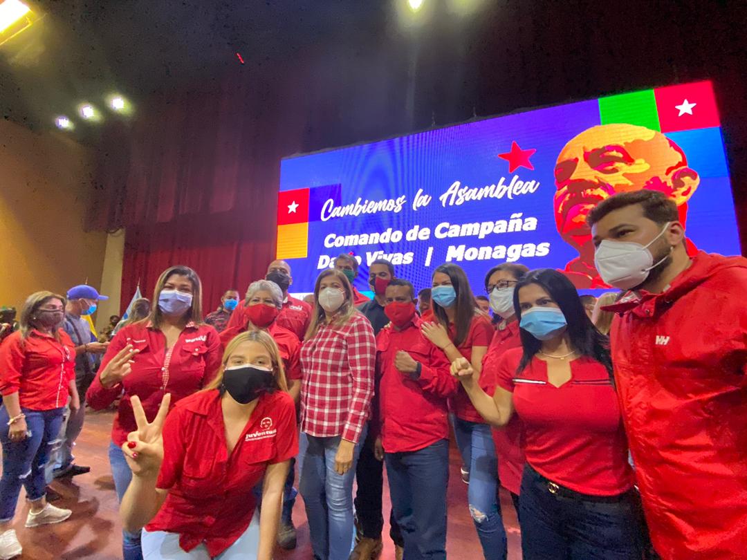 _LaAvanzadora's tweet photo. De esta forma queda juramentado el Comando de Campaña Darío Vivas / Monagas, nuestra bandera será la esperanza.

¡Seguiremos venciendo!

@NicolasMaduro https://t.co/614YD5BX91