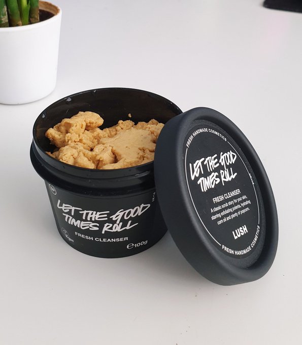 I used this all over my butt and now it smells like cake 😶 https://t.co/BwWloWdRZq