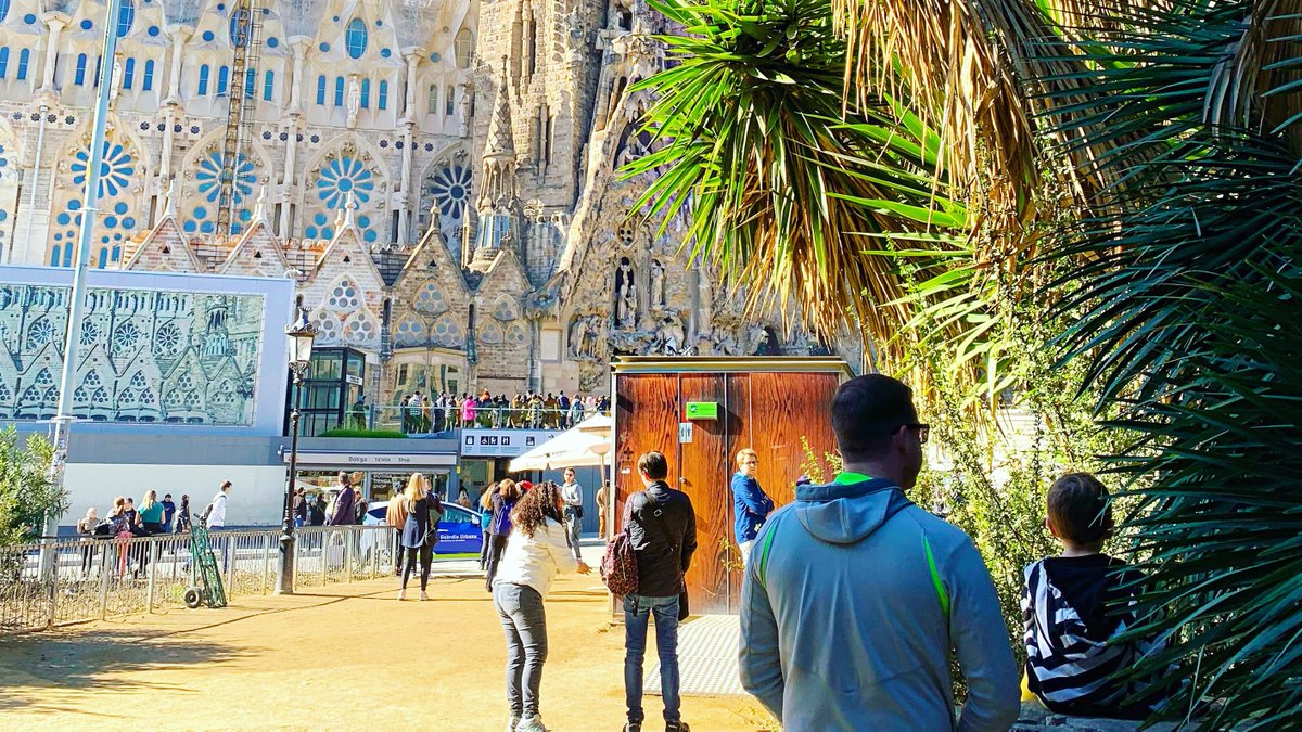 🇪🇸I never thought I’d say this…I miss putting Roman in timeout in some really cool parts of the world. 

#throwback #visitbarcelona #barcelona #sagradafamilia #travelwithkids #familytravel #takeyourkidseverywhere #spain