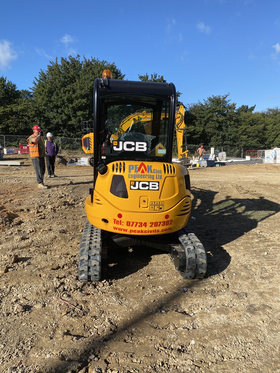 Some more of our logos spotted this week on the big machines of Peak Civil Engineering 💪🏻