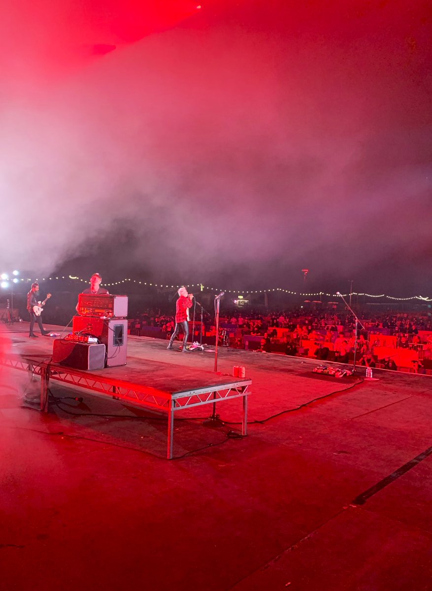 VMUnityArena's tweet image. @THEHUNNABAND are absolutely killing it tonight 🖤 #VMUnityArena
